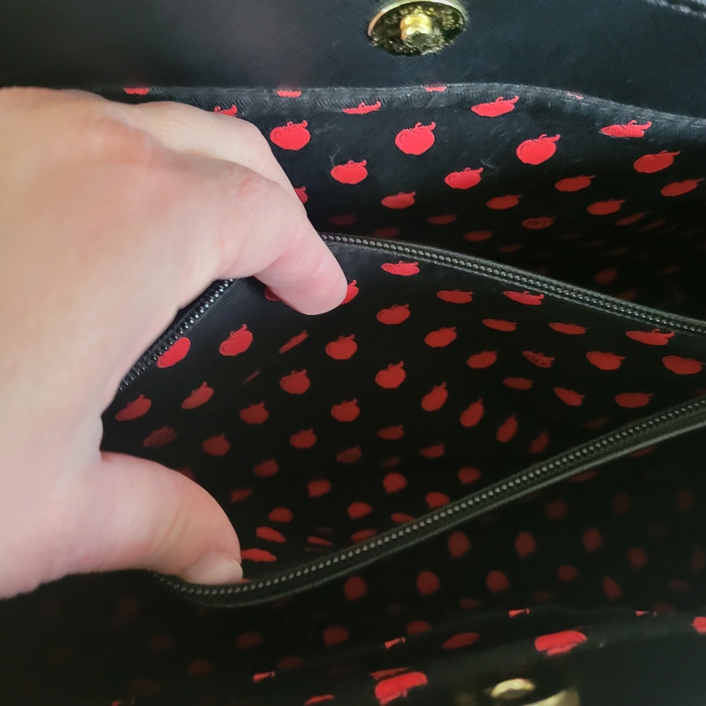 Loungefly Disney Snow White Purse RARE - Picture 15 of 16